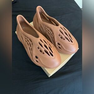 Yeezy Foam Runner Clay Red